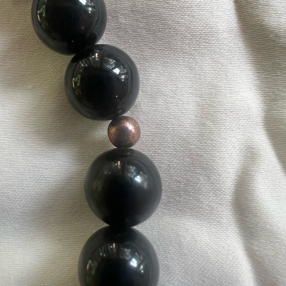Vintage black and gold bead necklace - Picture 6 of 8